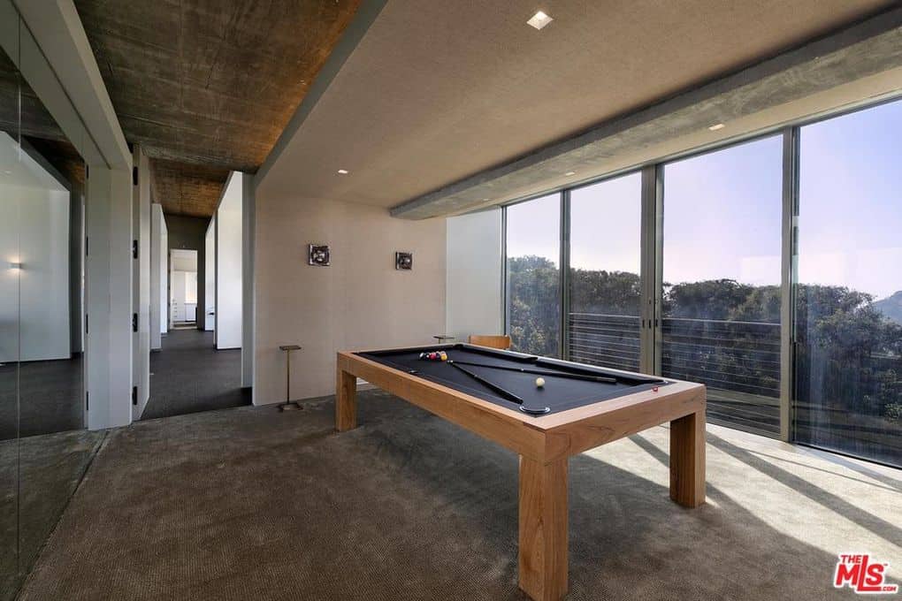 833 Stradella Road Los Angeles CA 90077