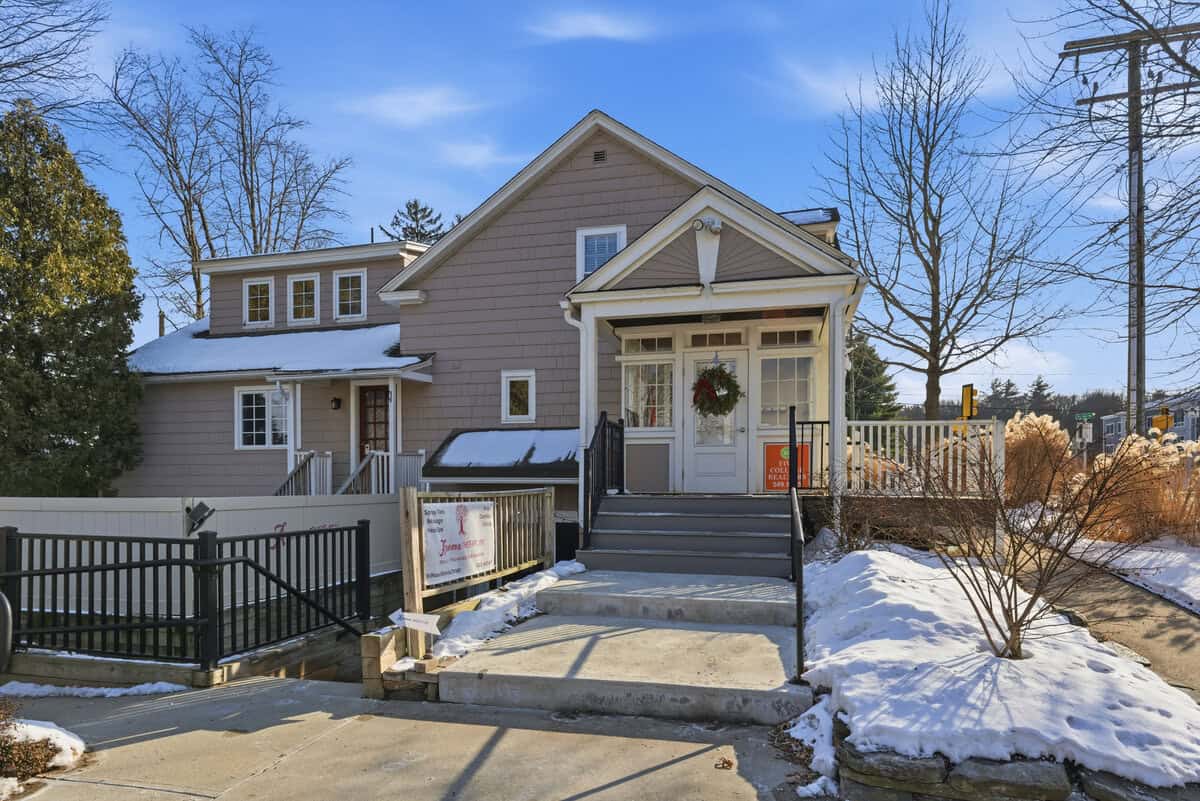 Amherst MA, 190 University Drive