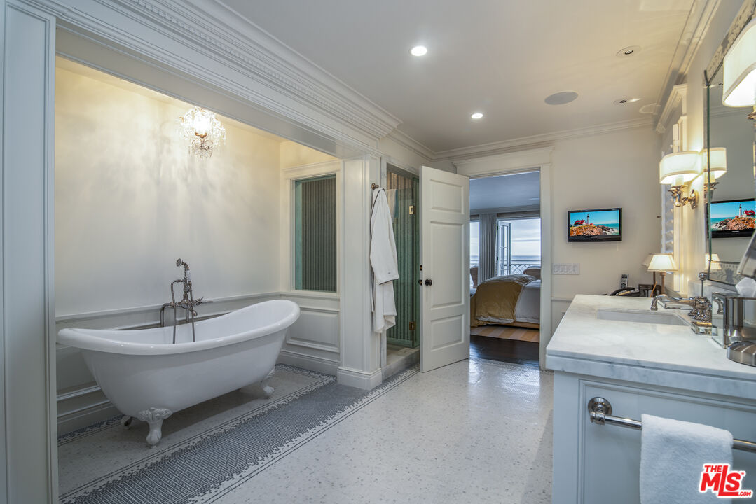 21528 Pacific Coast Highway Malibu CA 90265