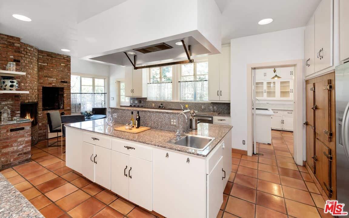 2003 La Brea Terrace Los Angeles CA 90046
