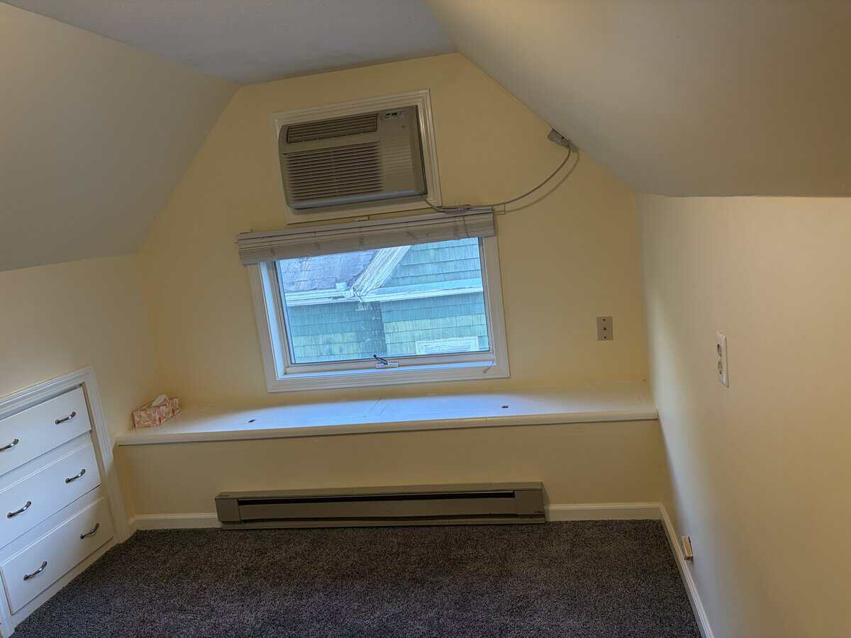 Holyoke MA 01040