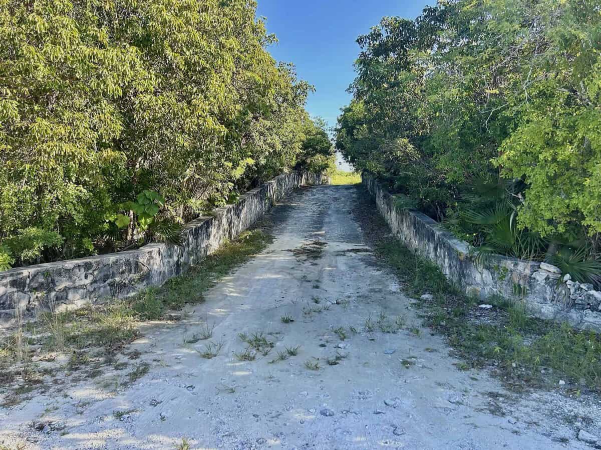 Queen's Highway Exuma BS