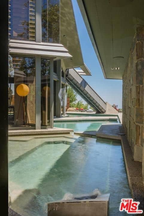 Bel Air CA 90077