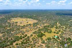 2774 County Road 320 Floresville TX 78114