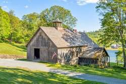 37 Maxham Road Pomfret VT 05067
