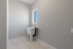 15 Venture Way Thorold ON L2V 0G9