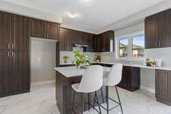 15 Venture Way Thorold ON L2V 0G9
