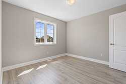 15 Venture Way Thorold ON L2V 0G9