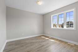 15 Venture Way Thorold ON L2V 0G9