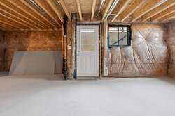 15 Venture Way Thorold ON L2V 0G9