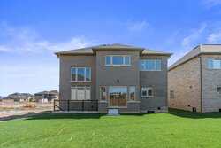 15 Venture Way Thorold ON L2V 0G9