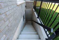 15 Venture Way Thorold ON L2V 0G9