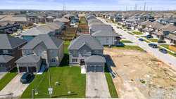 15 Venture Way Thorold ON L2V 0G9