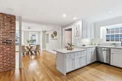 34 Maple Ste Hamilton MA 01982