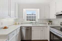 34 Maple Ste Hamilton MA 01982