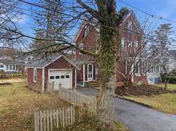 34 Maple Ste Hamilton MA 01982