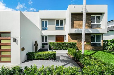 2381 Bayview Lane North Miami FL 33181