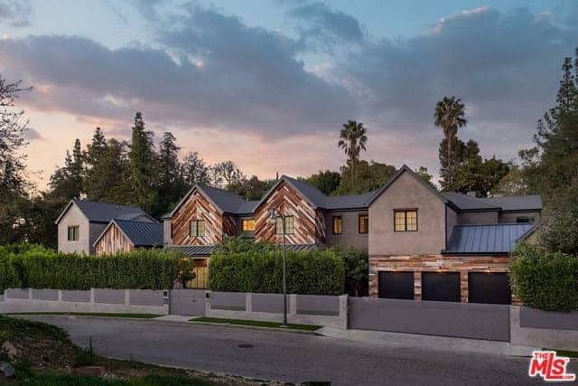 16174 Woodvale Road Encino CA 91436