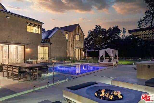 16174 Woodvale Road Encino CA 91436