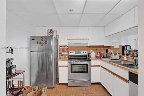 2555 Collins Avenue Miami Beach FL 33140