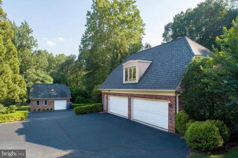 9179 Old Dominion Drive Great Falls VA 22066