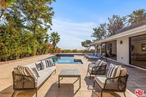 10860 Via Verona Street Los Angeles CA