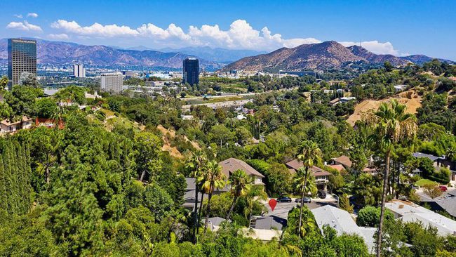 3633 Bellfield Way Studio City CA 91604