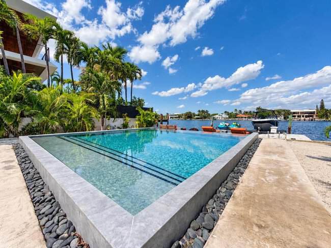 661 86TH Street Miami Beach FL 33141