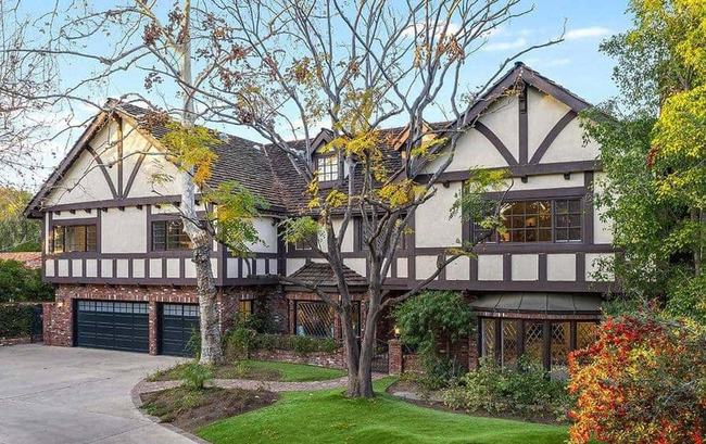 10415 Sarah Street Toluca Lake CA 91602