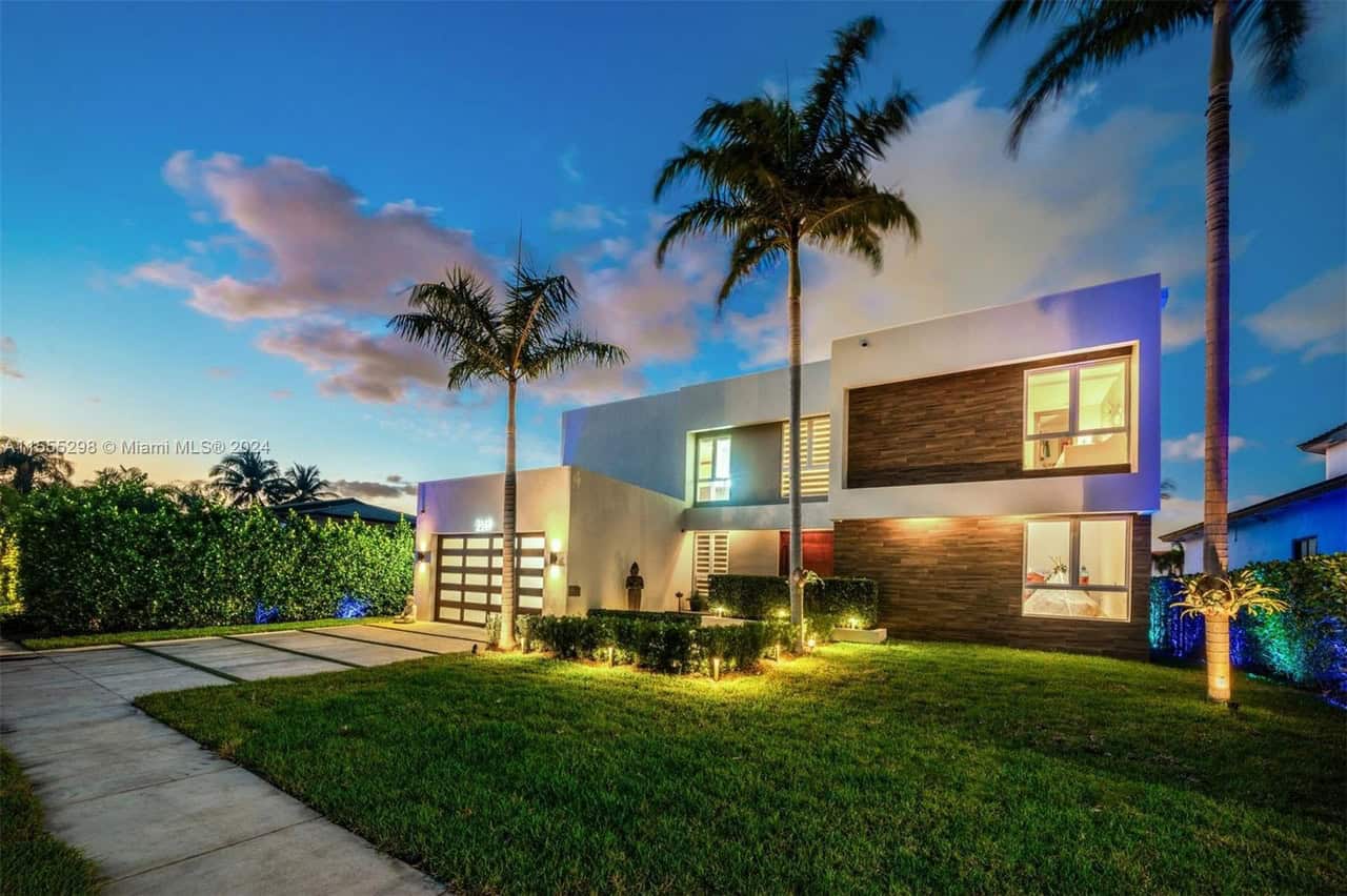 2381 Bayview Lane North Miami FL 33181