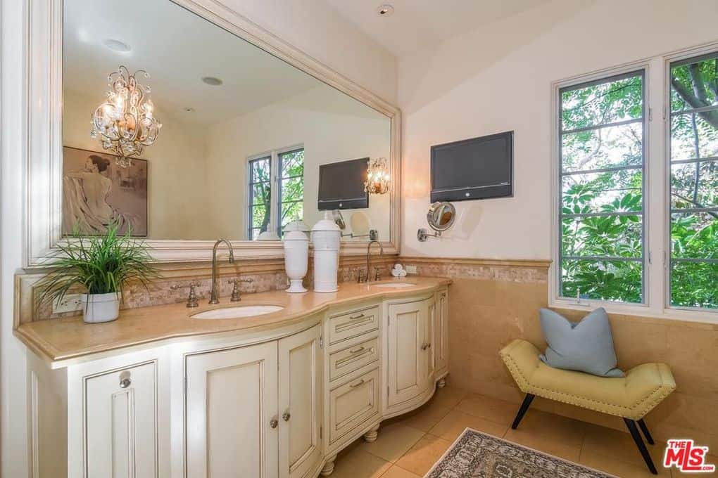 3901 Longridge Avenue Los Angeles LA 91423