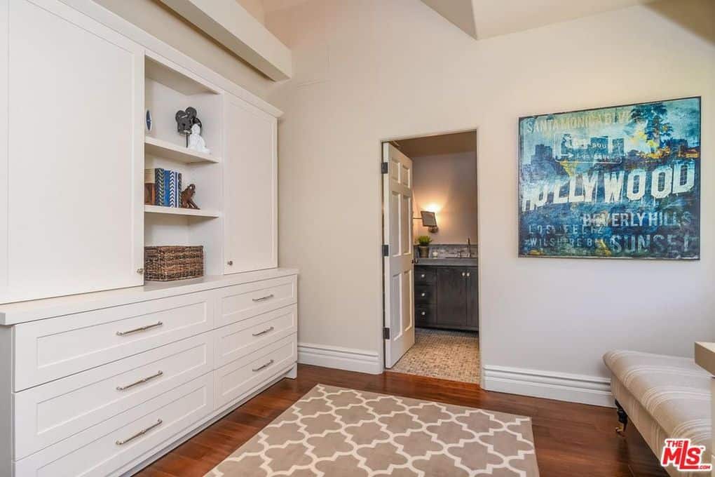 3901 Longridge Avenue Los Angeles LA 91423