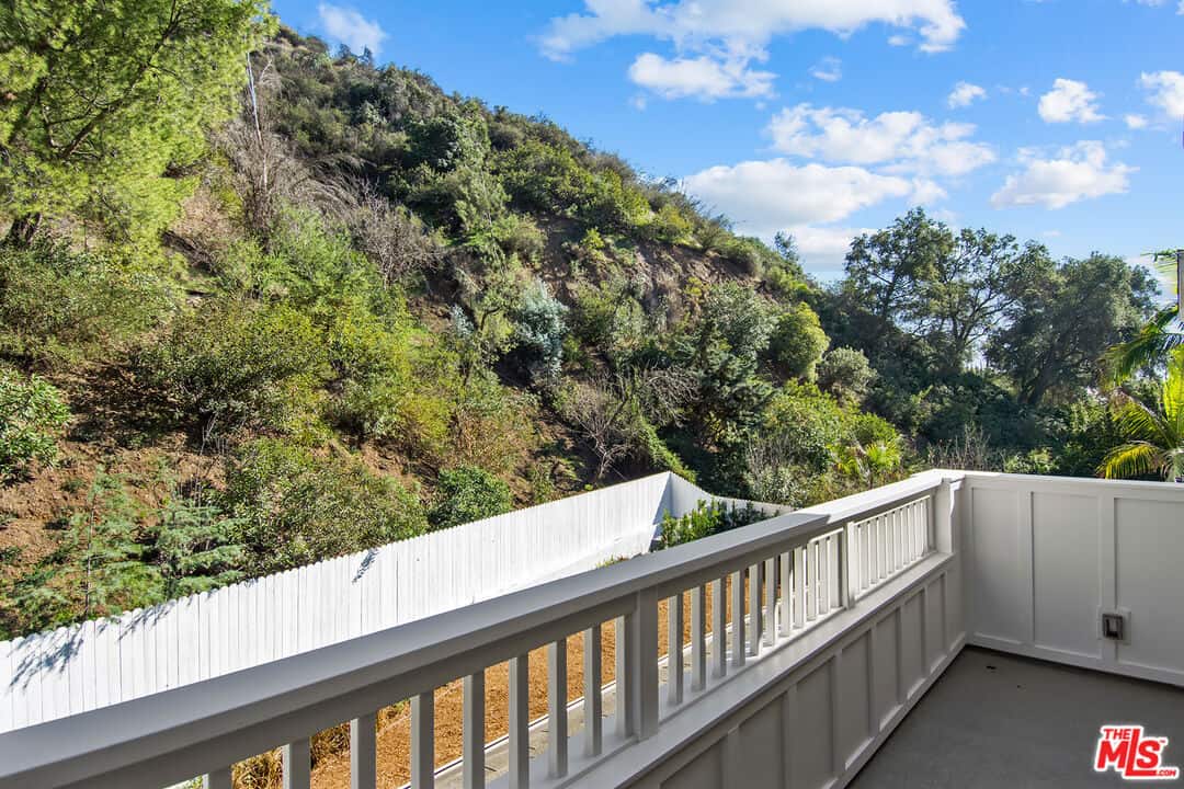 2054 Roscomare Road Los Angeles CA 90077