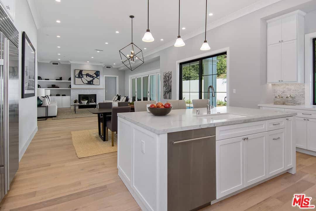 2054 Roscomare Road Los Angeles CA 90077