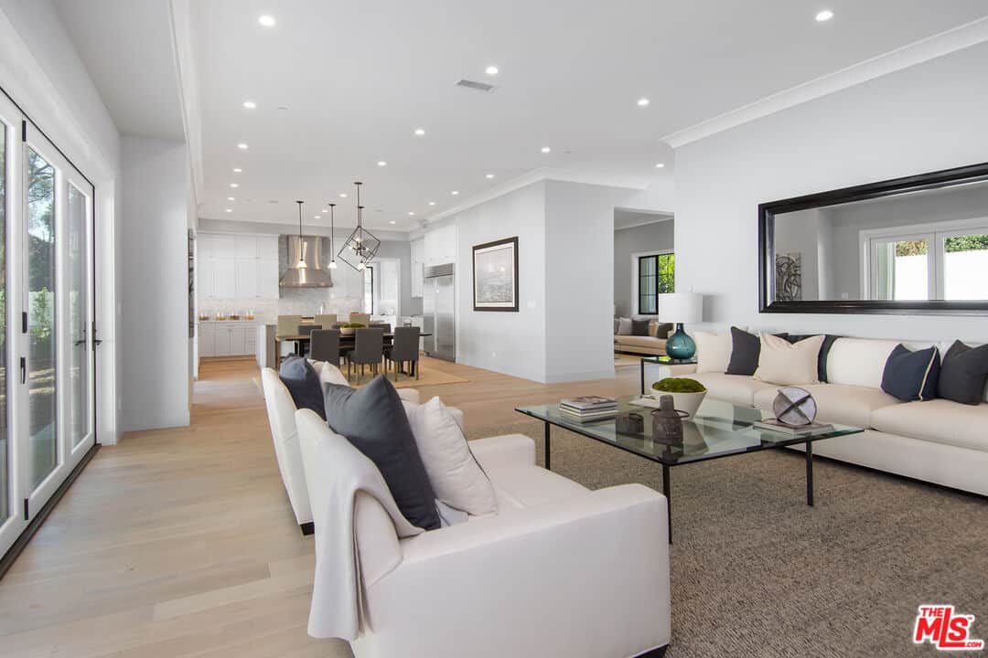 2054 Roscomare Road Los Angeles CA 90077