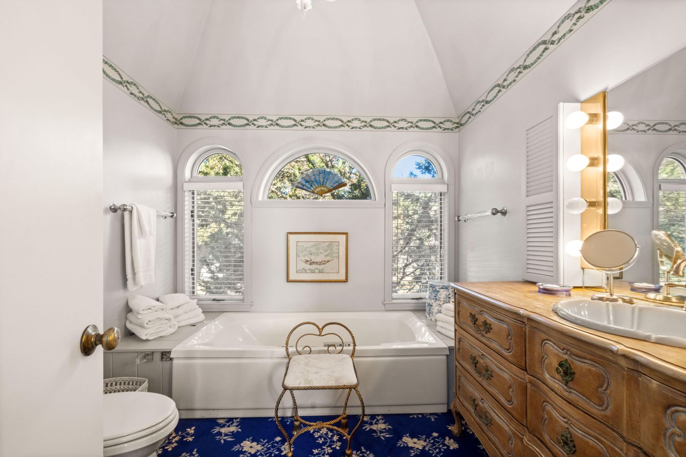 9 Weston Avenue Oak Bluffs MA 02568