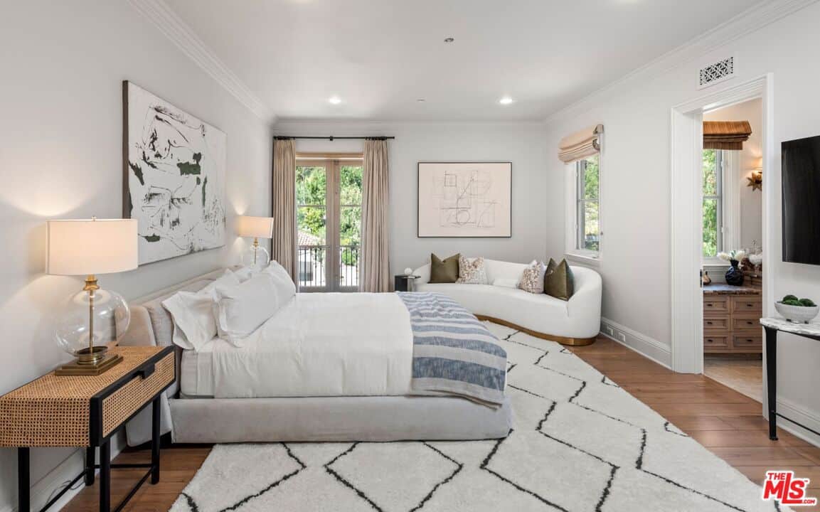 9904 Kip Drive Beverly Hills CA 90210