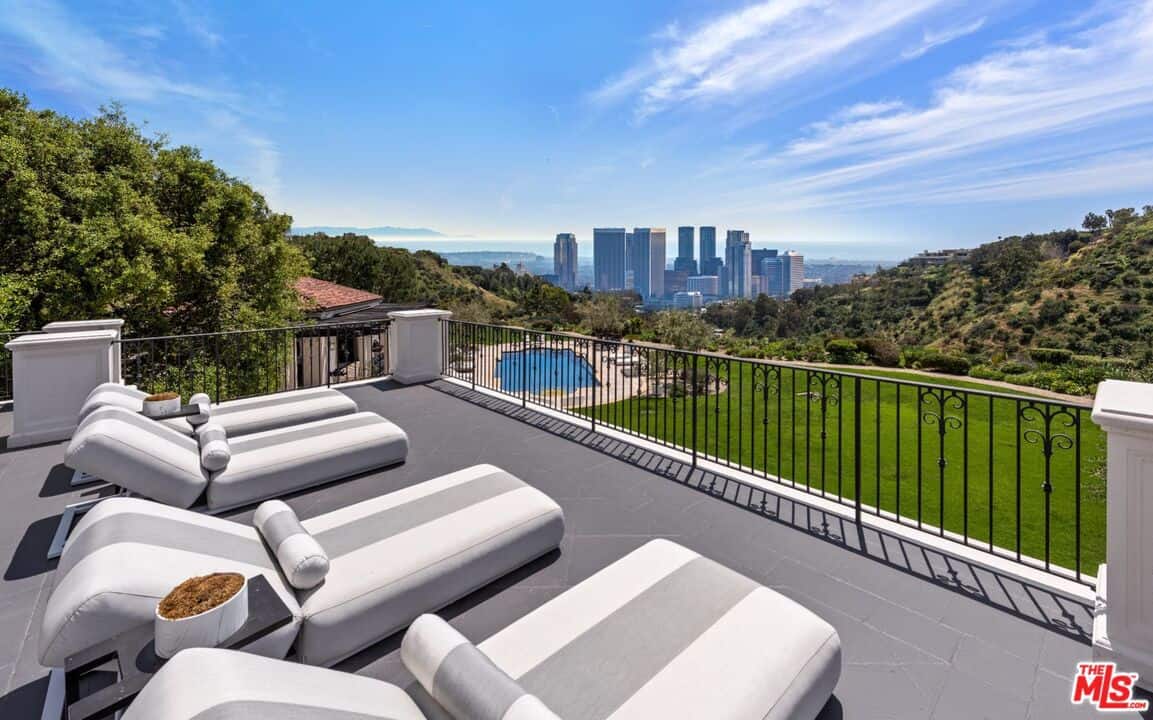 9904 Kip Drive Beverly Hills CA 90210