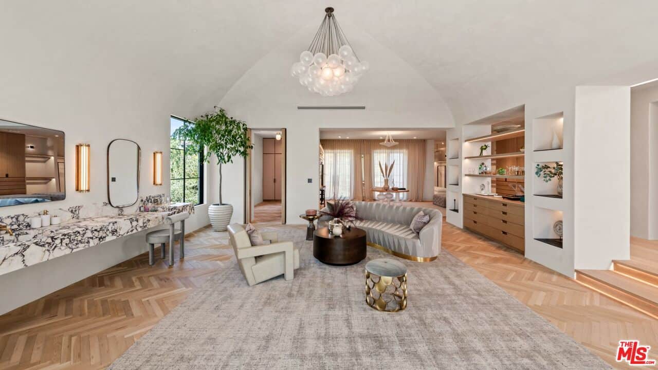 9904 Kip Drive Beverly Hills CA 90210