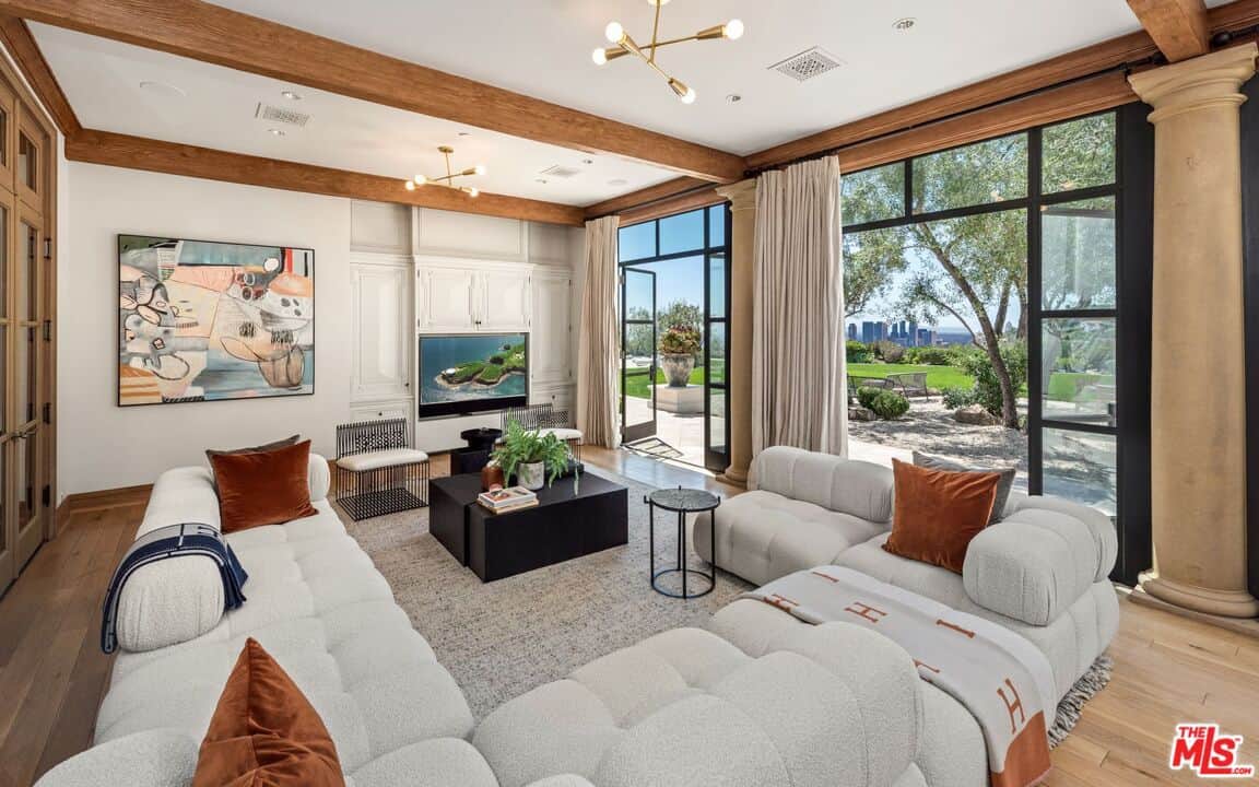 9904 Kip Drive Beverly Hills CA 90210
