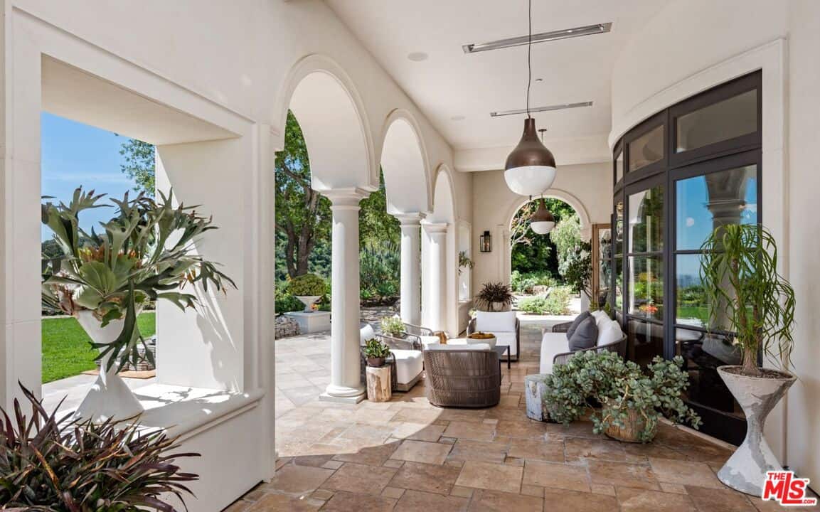 9904 Kip Drive Beverly Hills CA 90210