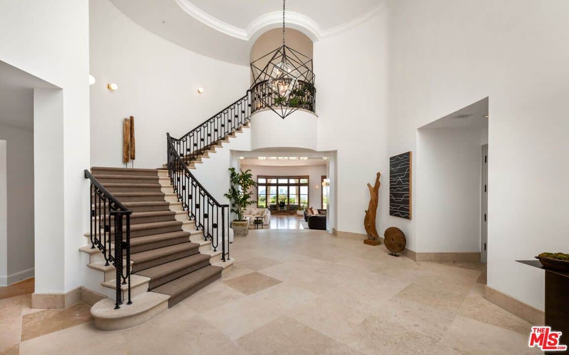 9904 Kip Drive Beverly Hills CA 90210