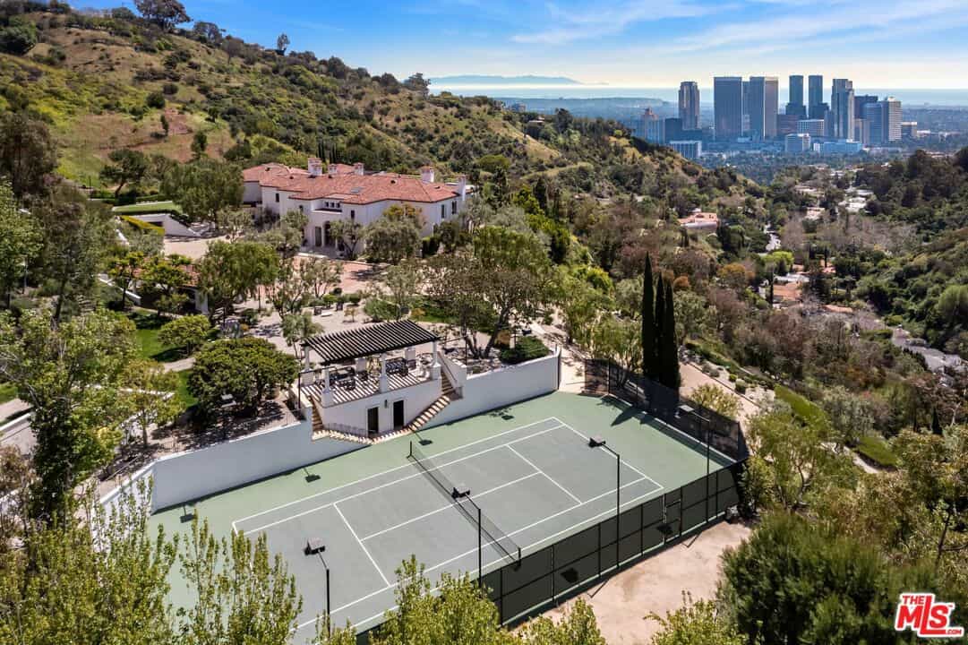 9904 Kip Drive Beverly Hills CA 90210
