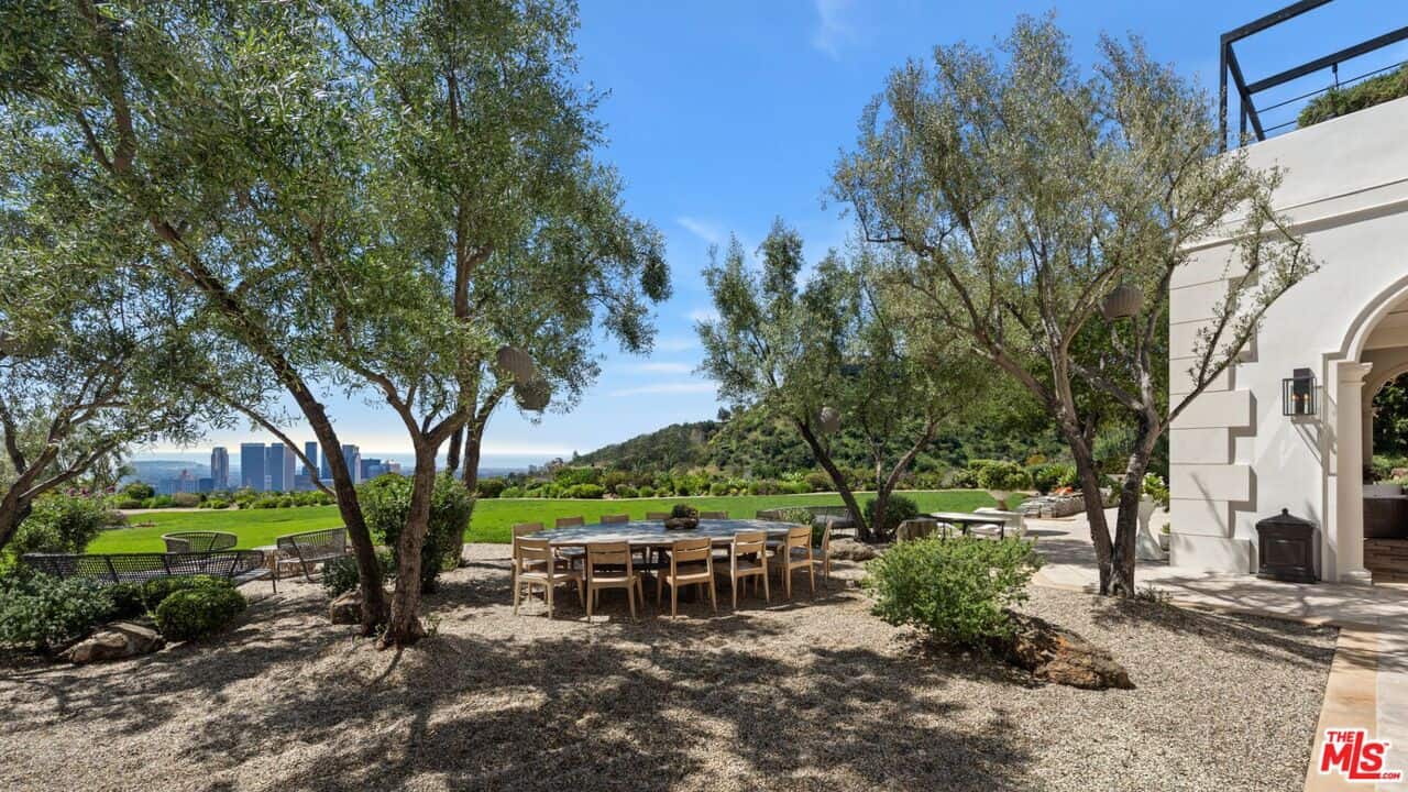 9904 Kip Drive Beverly Hills CA 90210