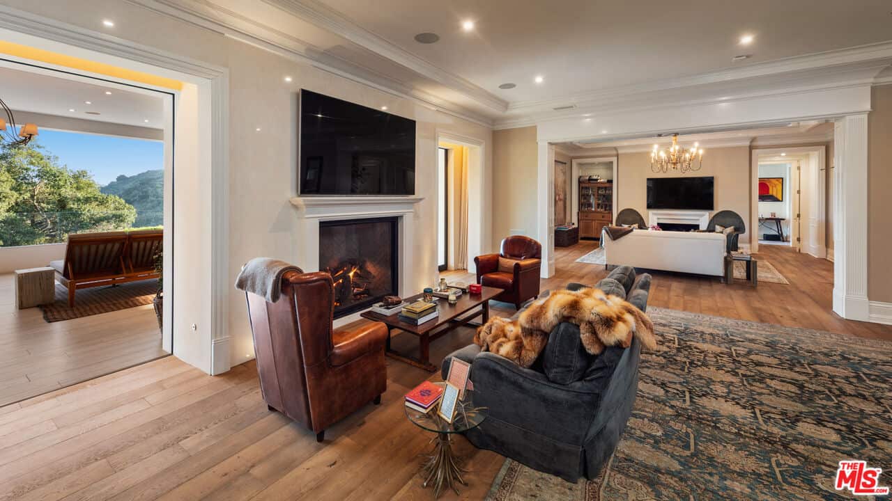 2571 Wallingford Drive Beverly Hills CA 90210