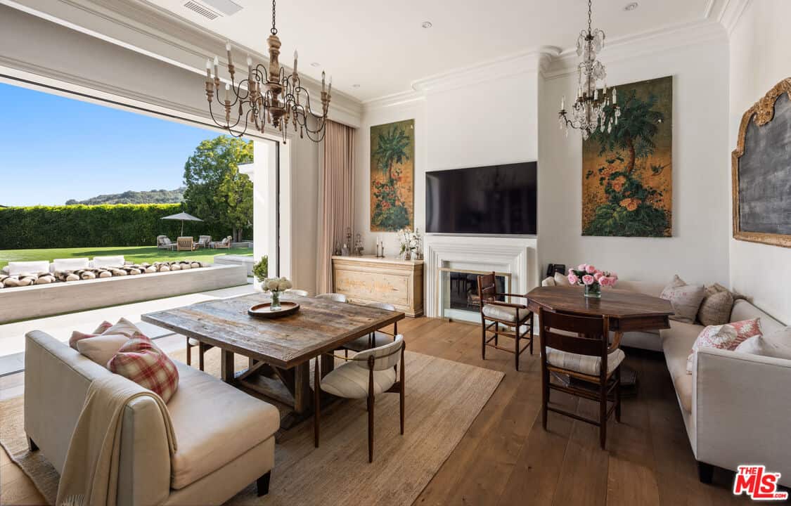 2571 Wallingford Drive Beverly Hills CA 90210