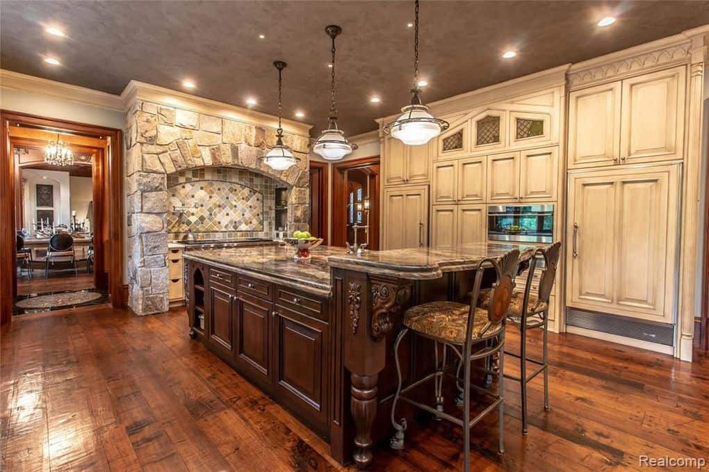 7420 Inner Circle Drive Bloomfield Township MI 48301
