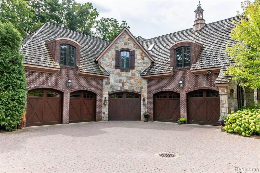 7420 Inner Circle Drive Bloomfield Township MI 48301
