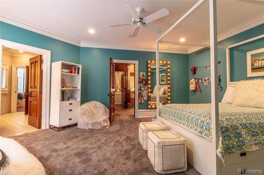 7420 Inner Circle Drive Bloomfield Township MI 48301