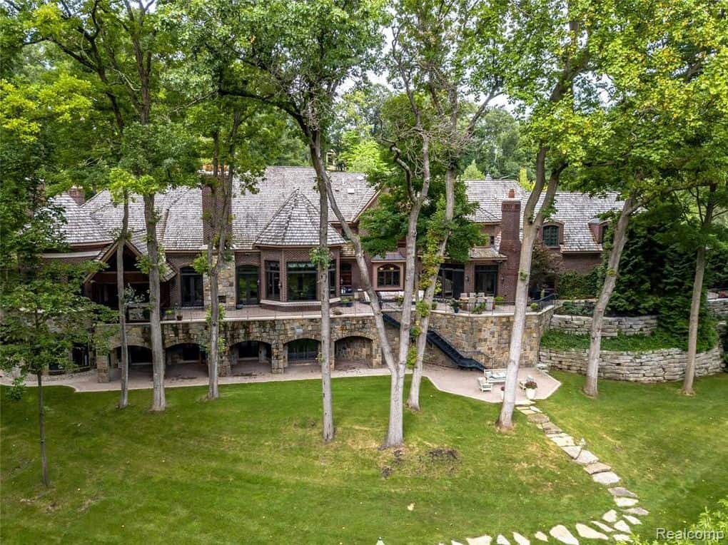 7420 Inner Circle Drive Bloomfield Township MI 48301
